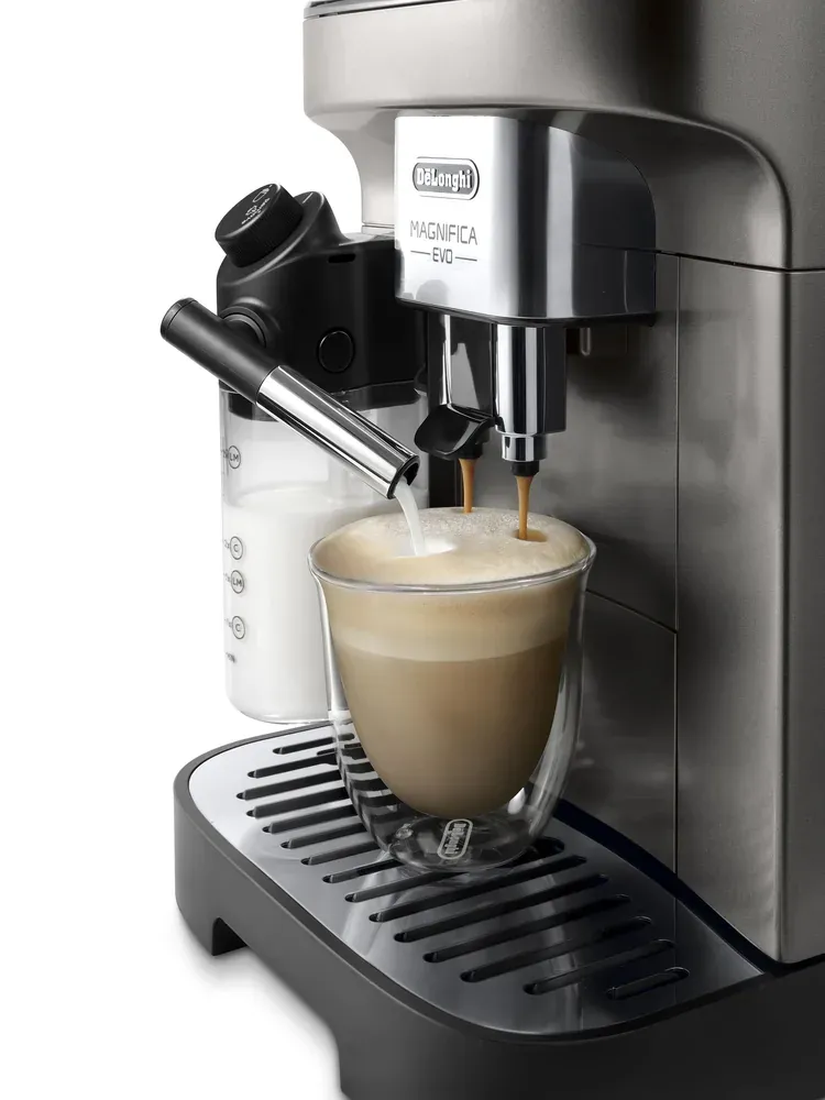 DeLonghi Magnifica Evo ECAM290.83, ракурс 3