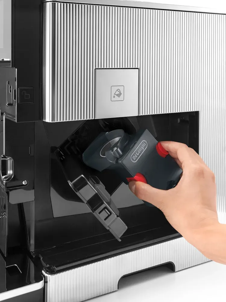 Delonghi Maestosa EPAM 960.75, ракурс 4